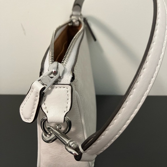 COACH Handbag - Picture 6 of 8